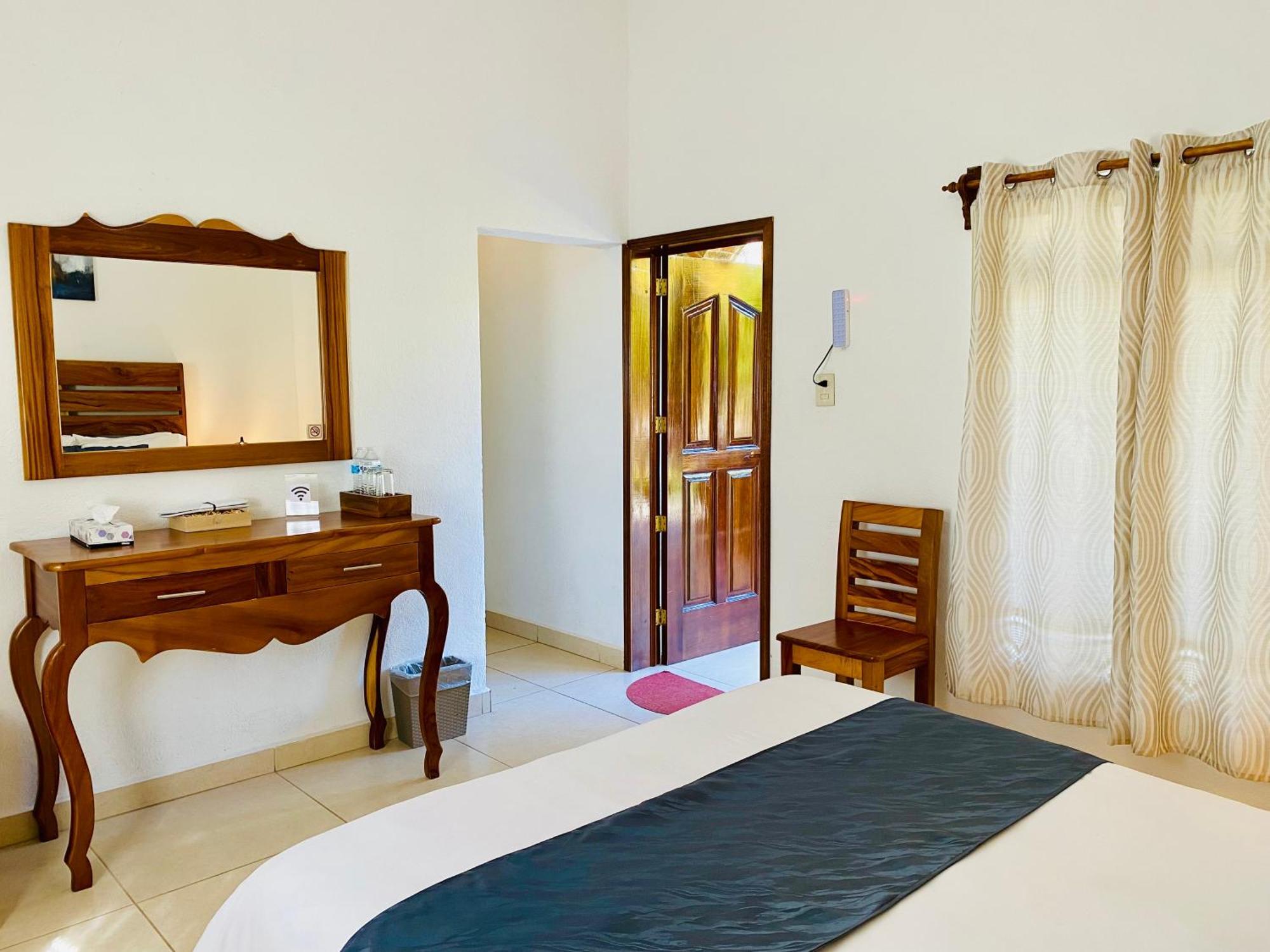 Club Vergel Resort Bernal Eksteriør bilde